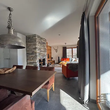 Mountain Leogang- Modernes Alpen Apartment, Balkon, Bergblick, Kamin, Sauna レオガング