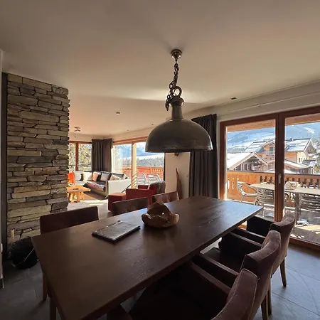 Mountain Leogang- Modernes Alpen Apartment, Balkon, Bergblick, Kamin, Sauna * レオガング